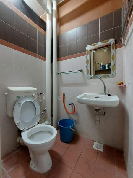 Flat for Sale at Pangsapuri Berembang Indah - KK Cheah - Bathroom - PropertyGuru.com.my