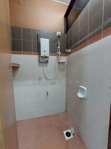 Flat for Sale at Pangsapuri Berembang Indah - KK Cheah - Bathroom - PropertyGuru.com.my