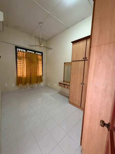 1.5-storey Terraced House for Sale in Taman Suria (Johor Bahru) - Santorinic Wang - Bedroom - PropertyGuru.com.my