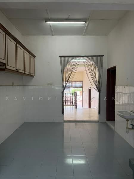 1.5-storey Terraced House for Sale in Taman Suria (Johor Bahru) - Santorinic Wang - Kitchen - PropertyGuru.com.my