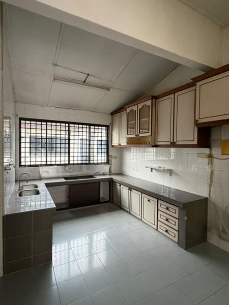 1.5-storey Terraced House for Sale in Taman Suria (Johor Bahru) - Santorinic Wang - Kitchen - PropertyGuru.com.my