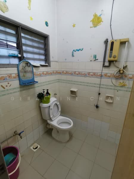 Rumah Teres 2-Tingkat untuk Dijual di Usj 2 (Subang Jaya) - Geraldine Chan - Bathroom - PropertyGuru.com.my