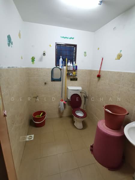 Rumah Teres 2-Tingkat untuk Dijual di Usj 2 (Subang Jaya) - Geraldine Chan - Bathroom - PropertyGuru.com.my
