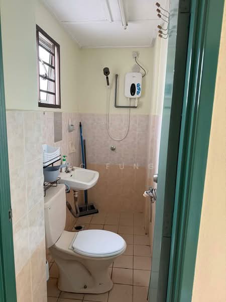Apartment for Rent at Bayu Puteri 3 - YC Fung - Bathroom - PropertyGuru.com.my