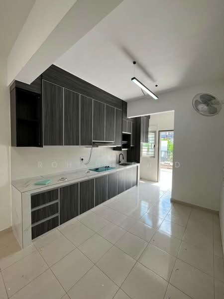 2-storey Terraced House for Rent in Bandar Baru Salak Tinggi (Sepang) - Rohani Daud - Kitchen - PropertyGuru.com.my