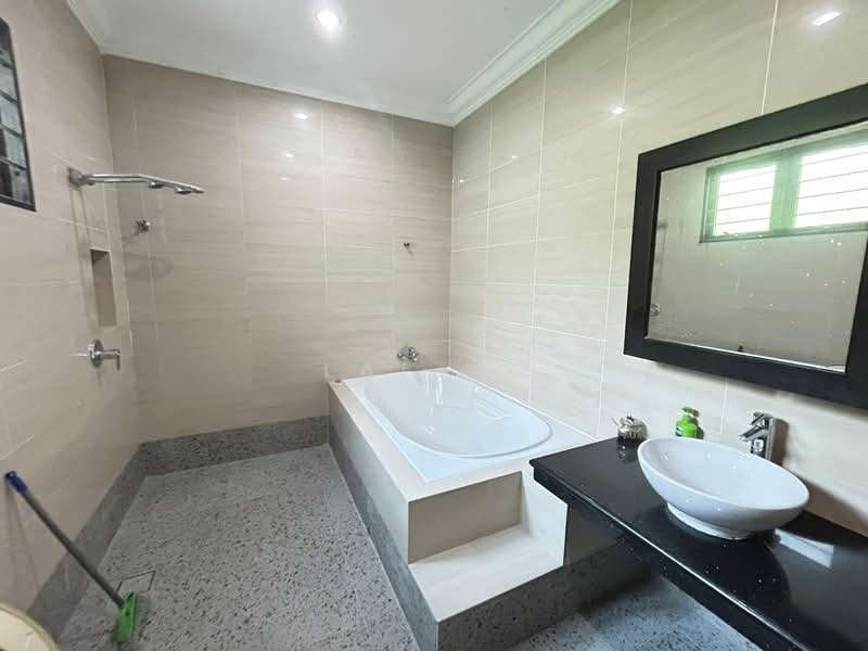 Bungalow House for Rent in SS19 (Subang Jaya) - Lai YK - Bathroom - PropertyGuru.com.my