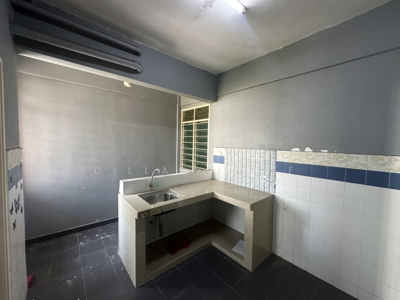 Apartment for Sale at Pangsapuri Seri Mawar - DILLA YUSOFF - Kitchen - PropertyGuru.com.my