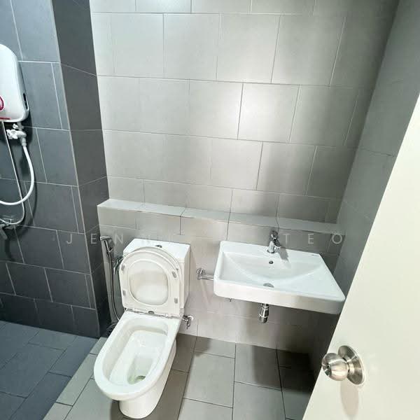 Rumah Berkembar untuk Dijual di Bandar Gamuda Gardens (Rawang) - Jennifer Teo - Bathroom - PropertyGuru.com.my
