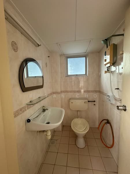 Pangsapuri untuk Dijual di Subang Perdana Goodyear Court 10 - Bryan Cho - Bathroom - PropertyGuru.com.my