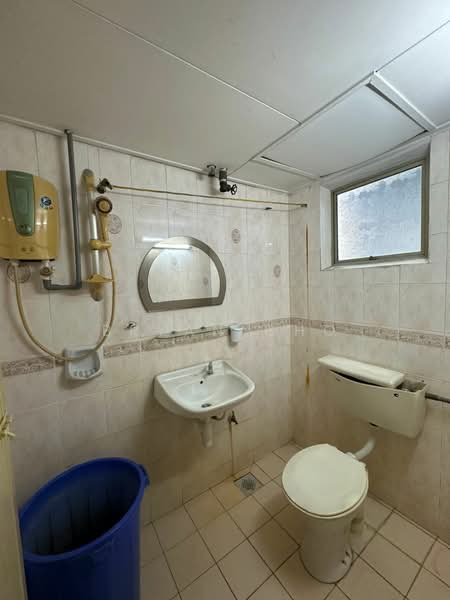 Pangsapuri untuk Dijual di Subang Perdana Goodyear Court 10 - Bryan Cho - Bathroom - PropertyGuru.com.my
