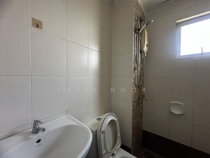 Kondominium untuk Dijual di Suasana Lumayan - Fazie Noor - Bathroom - PropertyGuru.com.my