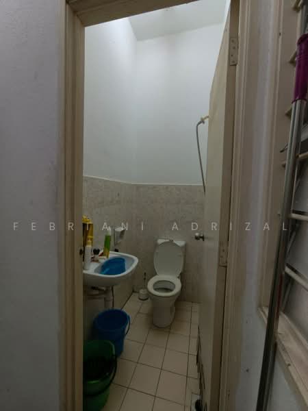 Rumah Kluster untuk Dijual di Bandar Bukit Mahkota (Bangi) - Febriani Adrizal - Bathroom - PropertyGuru.com.my