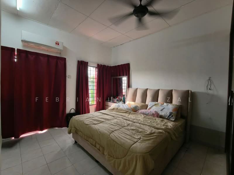 Rumah Kluster untuk Dijual di Bandar Bukit Mahkota (Bangi) - Febriani Adrizal - Bedroom - PropertyGuru.com.my