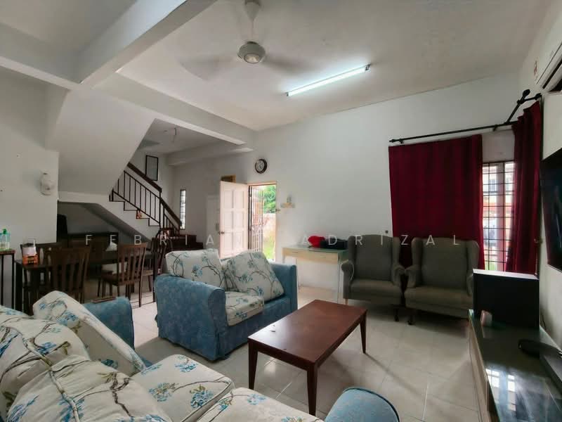 Rumah Kluster untuk Dijual di Bandar Bukit Mahkota (Bangi) - Febriani Adrizal - Living Room - PropertyGuru.com.my