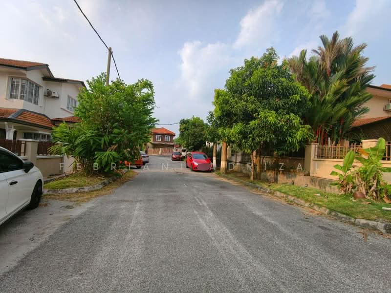 Rumah Kluster untuk Dijual di Bandar Bukit Mahkota (Bangi) - Febriani Adrizal - Exterior - PropertyGuru.com.my