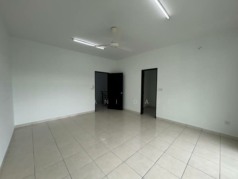 3-storey Terraced House for Sale in Taman Bangi Avenue (Bangi) - Rohani Daud - Interior - PropertyGuru.com.my