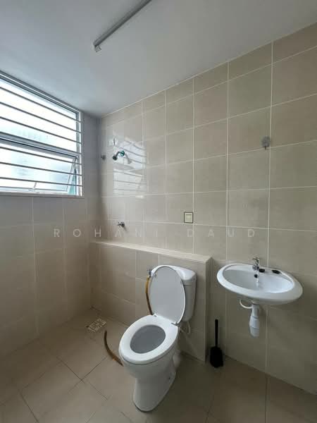 3-storey Terraced House for Sale in Taman Bangi Avenue (Bangi) - Rohani Daud - Bathroom - PropertyGuru.com.my