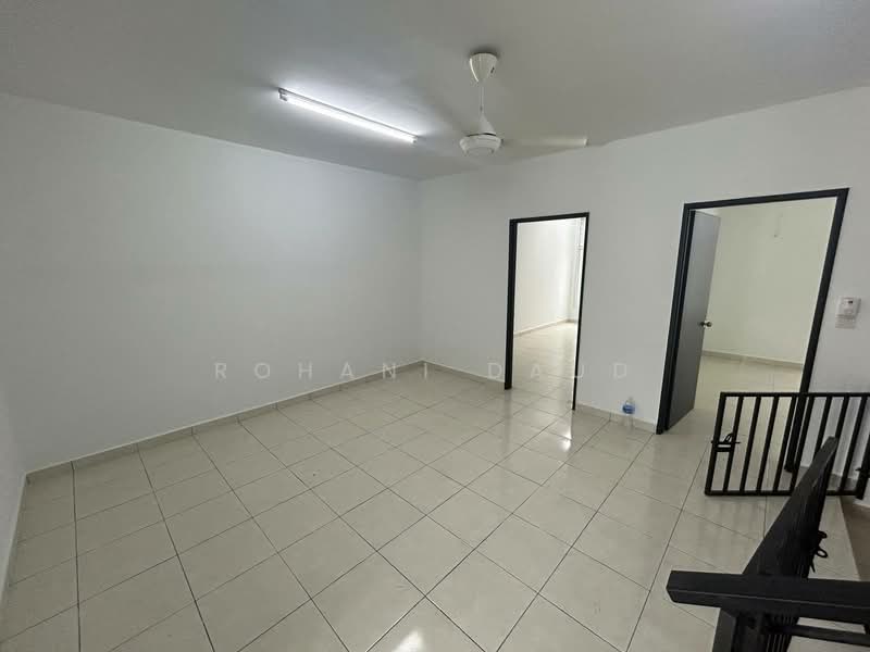 3-storey Terraced House for Sale in Taman Bangi Avenue (Bangi) - Rohani Daud - Living Room - PropertyGuru.com.my