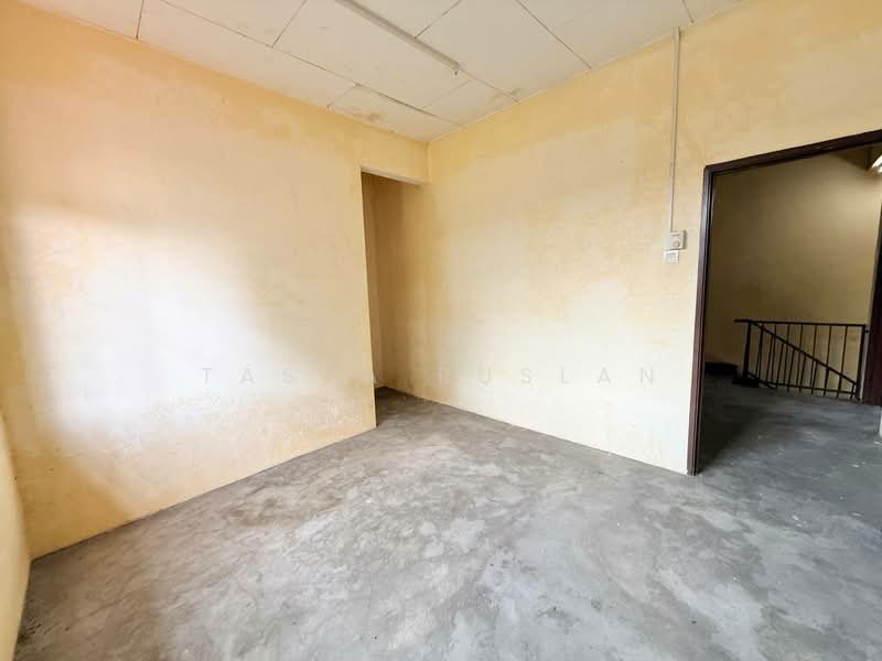 Rumah Teres 2-Tingkat untuk Dijual di Taman Sri Damar (Mantin) - Tasya Ruslan - PropertyGuru.com.my