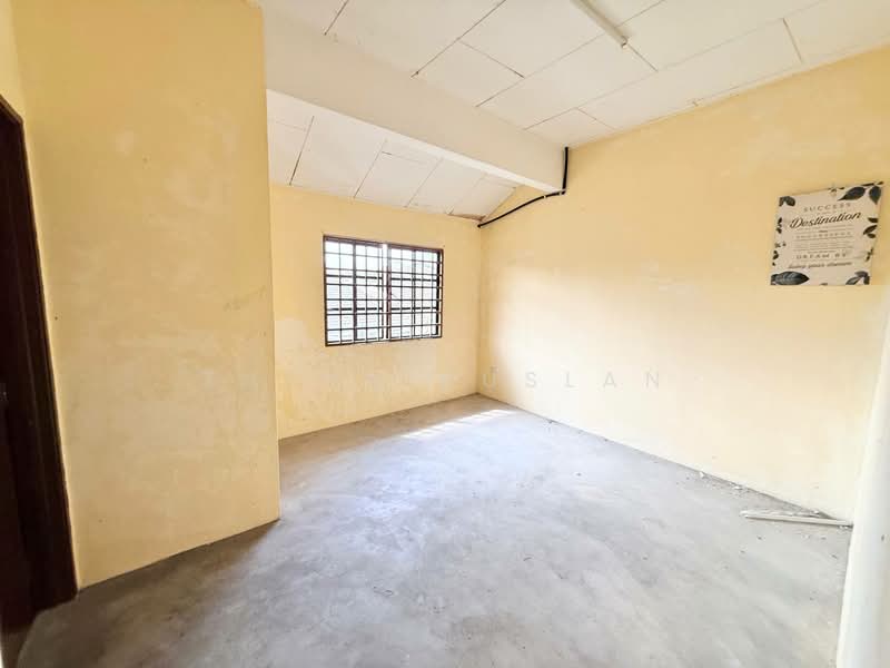 Rumah Teres 2-Tingkat untuk Dijual di Taman Sri Damar (Mantin) - Tasya Ruslan - PropertyGuru.com.my