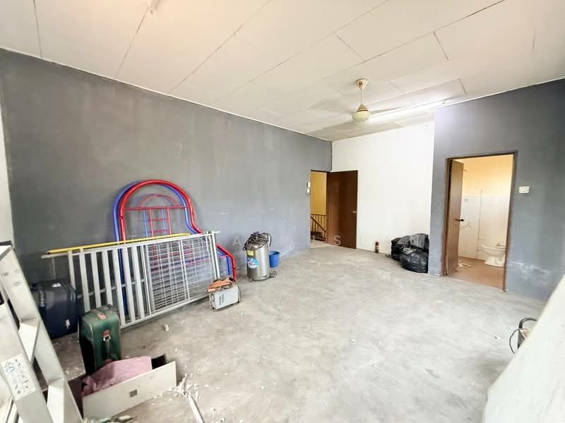 Rumah Teres 2-Tingkat untuk Dijual di Taman Sri Damar (Mantin) - Tasya Ruslan - PropertyGuru.com.my