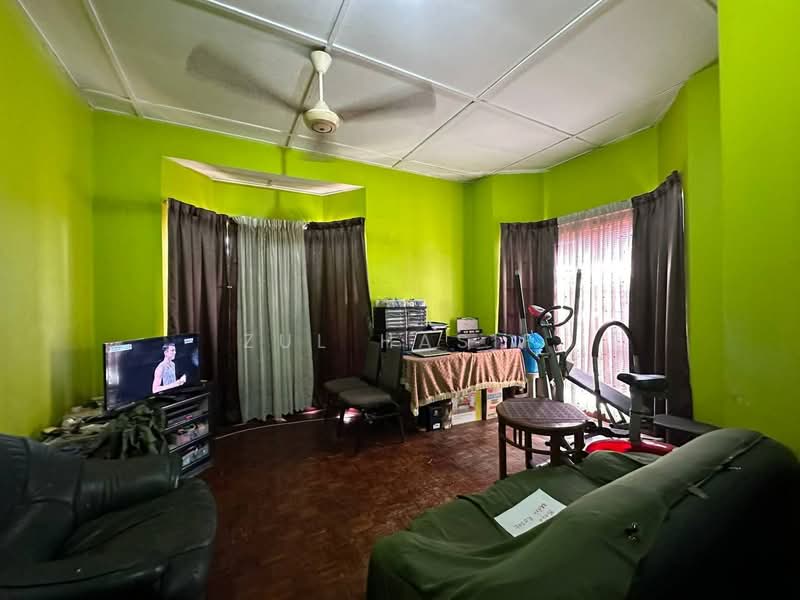 2-storey Terraced House for Sale in Seksyen 1 Bandar Baru Bangi (Bandar Baru Bangi) - Zul Hasif - Living Room - PropertyGuru.com.my