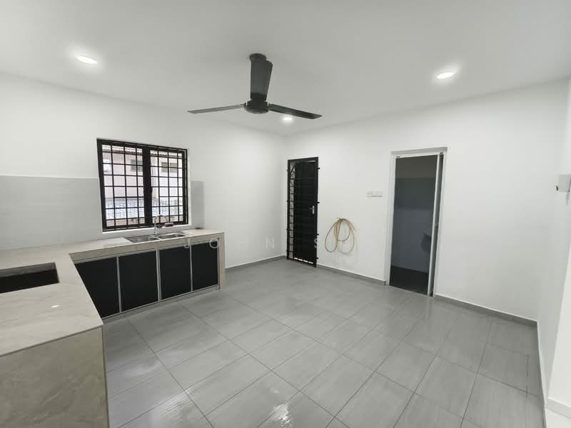 2-storey Terraced House for Sale in Taman Bukit Kempas (Tampoi) - John Sia - Kitchen - PropertyGuru.com.my