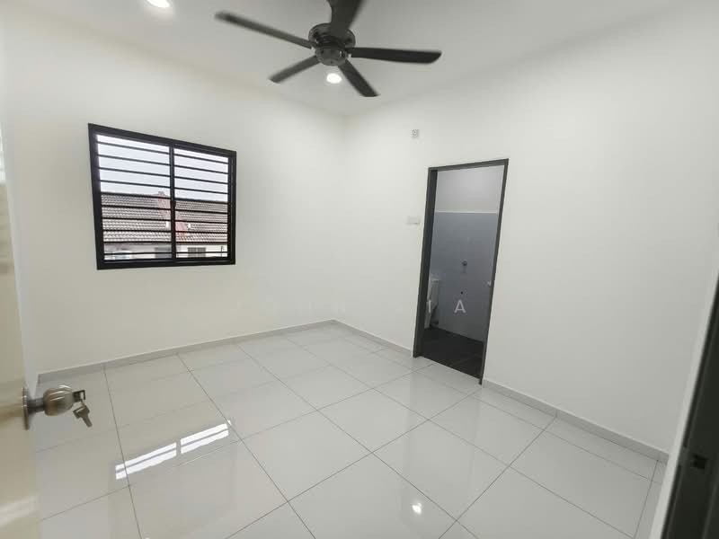 2-storey Terraced House for Sale in Taman Bukit Kempas (Tampoi) - John Sia - Interior - PropertyGuru.com.my