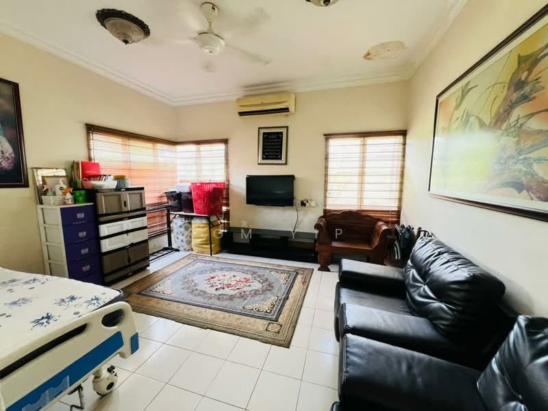 Rumah Teres untuk Dijual di Kota Emerald (Rawang) - Tom Yip - Living Room - PropertyGuru.com.my