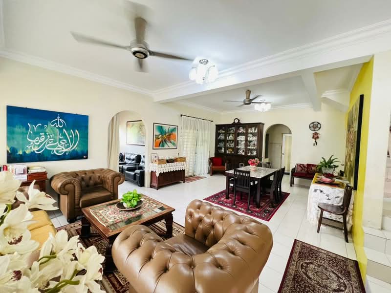 Rumah Teres untuk Dijual di Kota Emerald (Rawang) - Tom Yip - Living Room - PropertyGuru.com.my