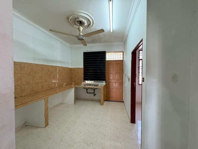 1-storey Terraced House for Sale in Tanah Merah (Kelantan) - Izzati Mat - Kitchen - PropertyGuru.com.my