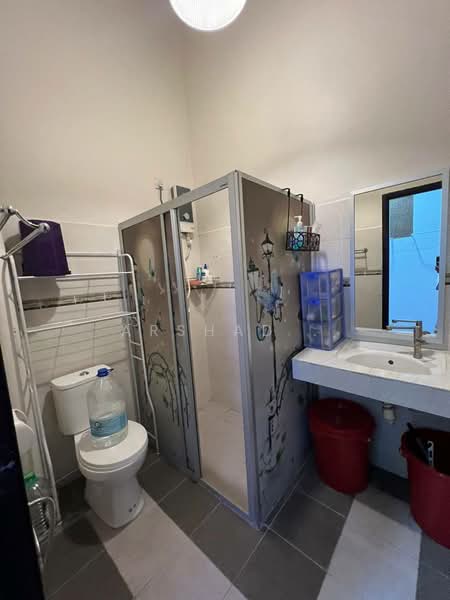 Rumah Teres 2-Tingkat untuk Dijual di Taman Puteri Wangsa (Ulu Tiram) - Arshad . - Bathroom - PropertyGuru.com.my