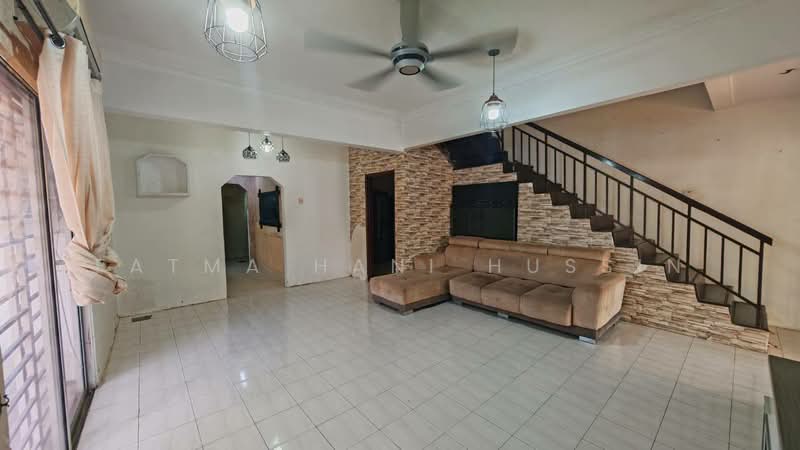 Terraced House for Sale in Bandar Saujana Putra (Tanjong Duabelas) - Fatma Hani Hussin - Living Room - PropertyGuru.com.my