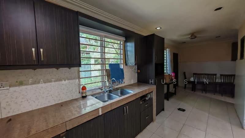 Terraced House for Sale in Bandar Saujana Putra (Tanjong Duabelas) - Fatma Hani Hussin - Kitchen - PropertyGuru.com.my
