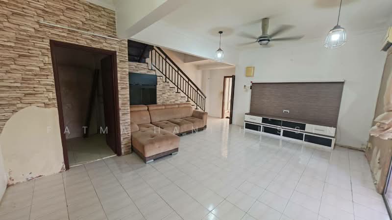 Terraced House for Sale in Bandar Saujana Putra (Tanjong Duabelas) - Fatma Hani Hussin - Living Room - PropertyGuru.com.my