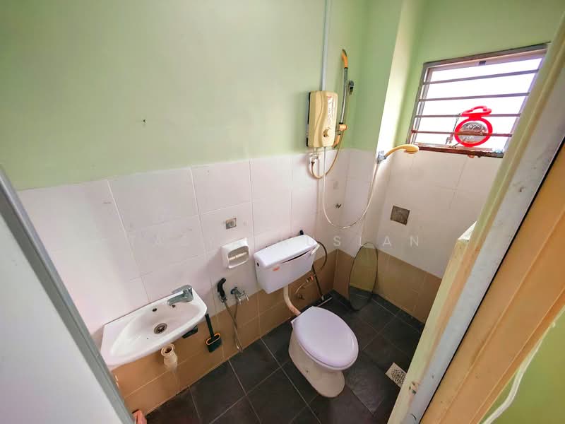 Semi-Detached House for Sale in Taman Sri Tanjung (Semenyih) - Tasya Ruslan - PropertyGuru.com.my