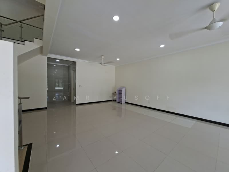2-storey Terraced House for Rent in Alam Nusantara (Setia Alam) - Zamri Yusoff - Living Room - PropertyGuru.com.my