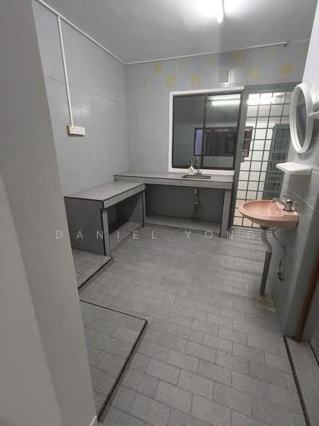 2-storey Terraced House for Sale in Taman Desa Cemerlang (Ulu Tiram) - Daniel Yong - Kitchen - PropertyGuru.com.my