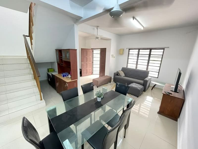 Rumah Teres untuk Dijual di Taman Reko Mutiara (Kajang) - Faiza Aziz - Living Room - PropertyGuru.com.my
