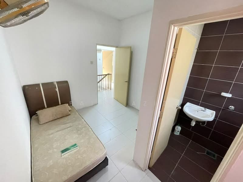 Rumah Teres untuk Dijual di Taman Reko Mutiara (Kajang) - Faiza Aziz - Bedroom - PropertyGuru.com.my
