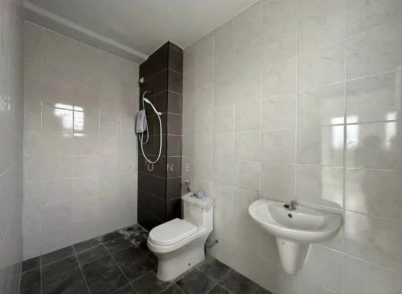 2-storey Terraced House for Rent in Pasir Gudang (Johor) - June Teo - Bathroom - PropertyGuru.com.my