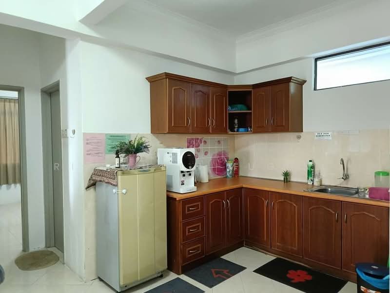 Pangsapuri untuk Dijual di Marina Cove Resort - Rizamudin Mugeni - Kitchen - PropertyGuru.com.my