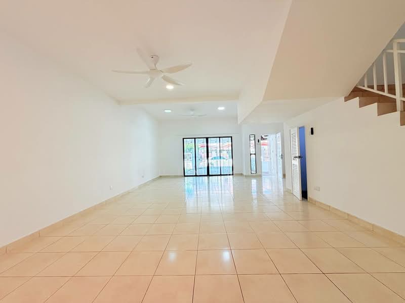 2-storey Terraced House for Sale in Glenmarie (Selangor) - Muin Mn - Living Room - PropertyGuru.com.my