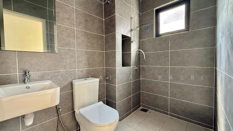 Rumah Berkembar untuk Dijual di Cyber 10 (Cyberjaya) - Ahmad Faizal Basri - Bathroom - PropertyGuru.com.my