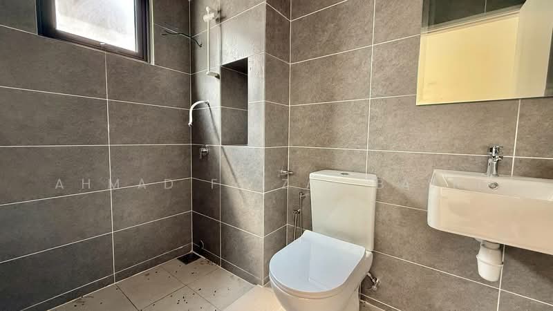 Rumah Berkembar untuk Dijual di Cyber 10 (Cyberjaya) - Ahmad Faizal Basri - Bathroom - PropertyGuru.com.my
