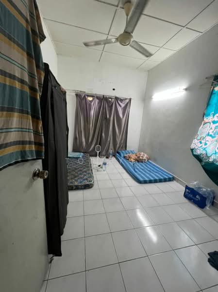 1-storey Terraced House for Sale in Taman Pelangi (Rawang) - Tom Yip - Bedroom - PropertyGuru.com.my