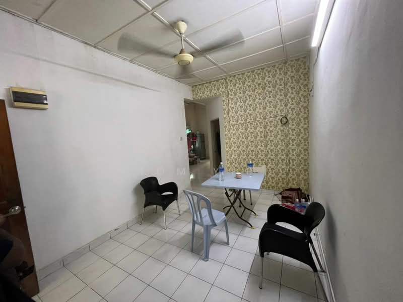 1-storey Terraced House for Sale in Taman Pelangi (Rawang) - Tom Yip - Living Room - PropertyGuru.com.my