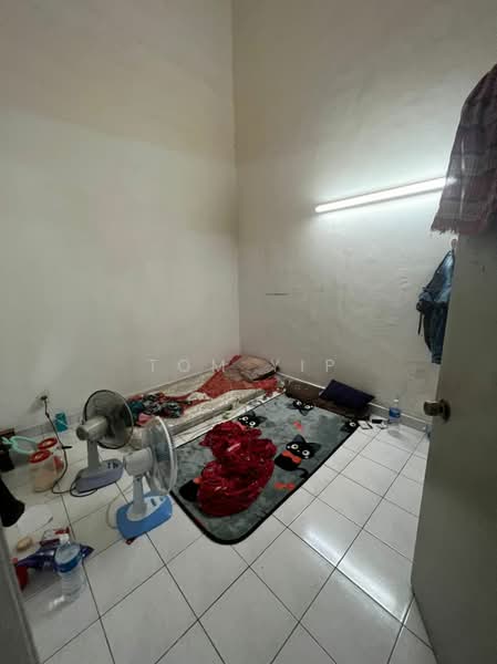 1-storey Terraced House for Sale in Taman Pelangi (Rawang) - Tom Yip - Bedroom - PropertyGuru.com.my