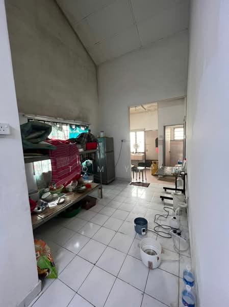 1-storey Terraced House for Sale in Taman Pelangi (Rawang) - Tom Yip - Kitchen - PropertyGuru.com.my