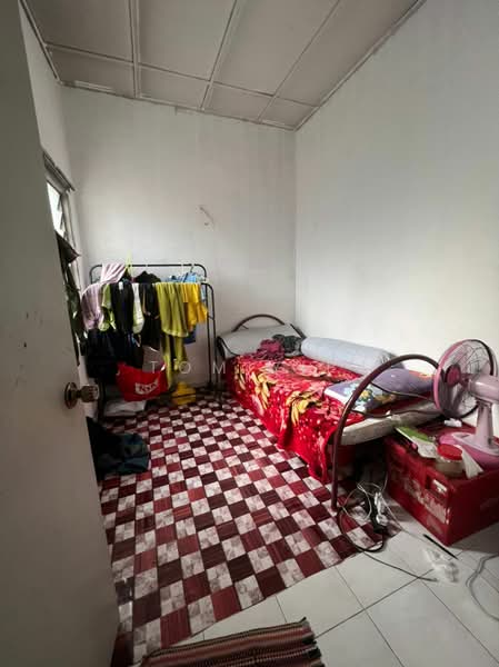 1-storey Terraced House for Sale in Taman Pelangi (Rawang) - Tom Yip - Bedroom - PropertyGuru.com.my